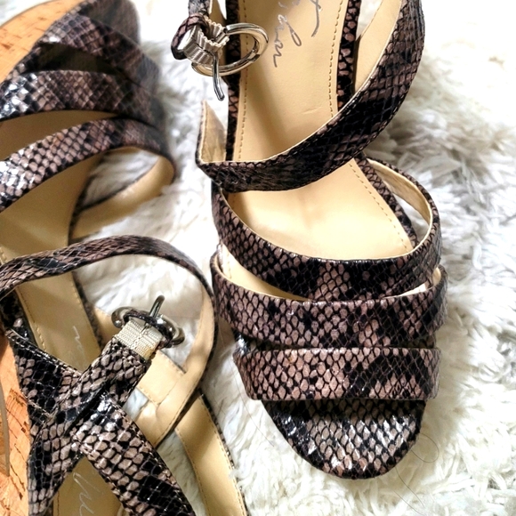 Marc Fisher Faux Snake Skin Cork Heels Size 6M - Picture 3 of 9